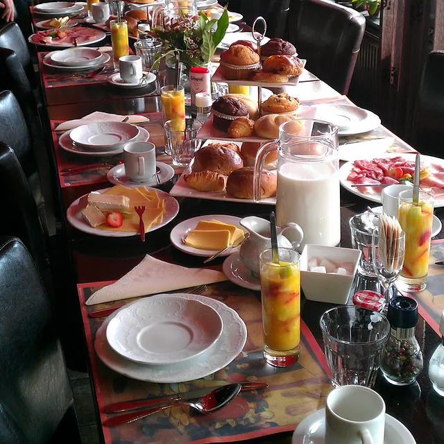 De Torenschouw regelt een warm en koud buffet voor feesten en vergaderingen;